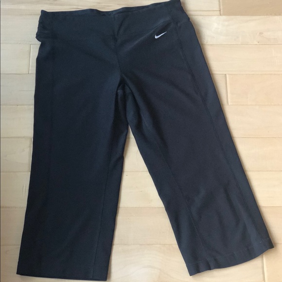 Nike Pants - Nike dry fit Capri pants Nike Pants - Nike dry fit Capri pants